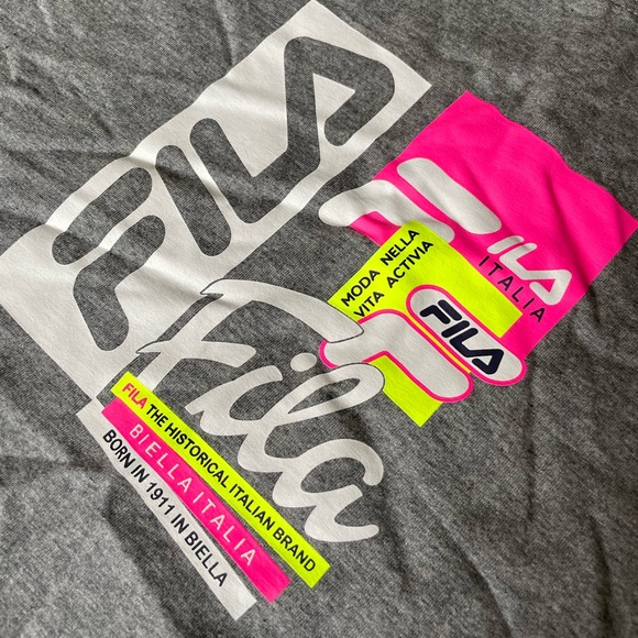 FILA Collage Logo Crew T-Shirt Nwt - Picture 3 of 4